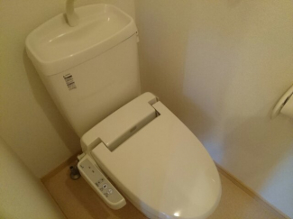 コンパクトで使いやすいトイレです