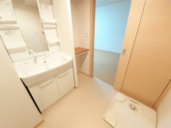 明るい洗面所です