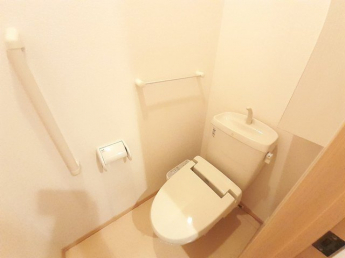 ゆったりとした空間のトイレです