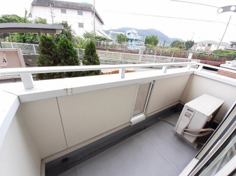 暖かな日差しのふりそそぐバルコニー