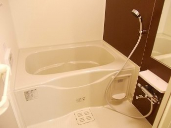 コンパクトで使いやすいお風呂です