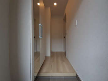 毎日通る玄関はこちらです