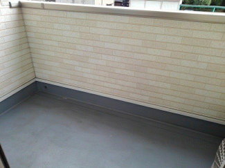 落ち着いた時間を過ごせるバルコニーです