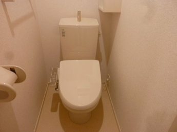 ゆったりとした空間のトイレです