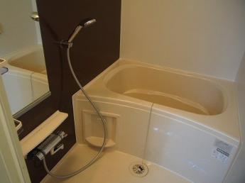 コンパクトで使いやすいお風呂です