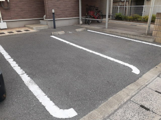 車をお持ちの方に嬉しい駐車場付きの物件です
