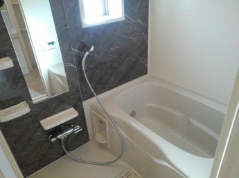 コンパクトで使いやすいお風呂です