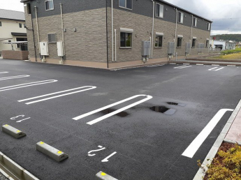 車をお持ちの方に嬉しい駐車場付きの物件です