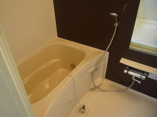 コンパクトで使いやすいお風呂です