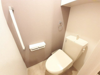 ゆったりとした空間のトイレです