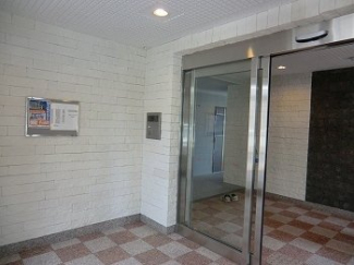 落ち着いたエントランスです