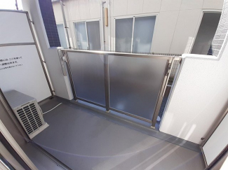 落ち着いた時間を過ごせるバルコニーです