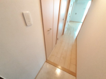 毎日通る玄関はこちらです
