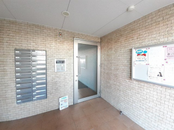 清潔なエントランスです