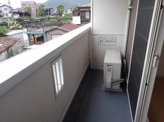 バルコニーからの眺めを楽しみながら食事をしませんか