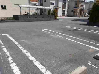 駐車場があるので、車を買う予定の方も安心です