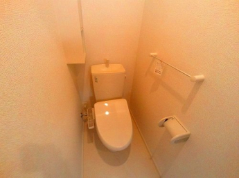 コンパクトで使いやすいトイレです