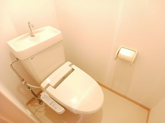 コンパクトで使いやすいトイレです
