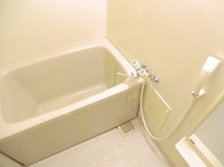 コンパクトで使いやすいお風呂です