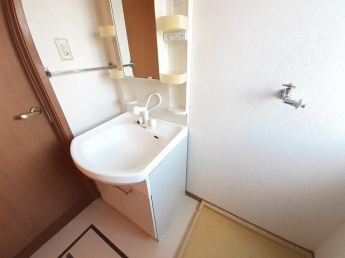 明るい洗面所です