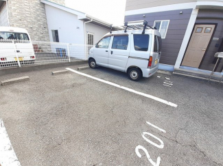 駐車場があるので、車を買う予定の方も安心です