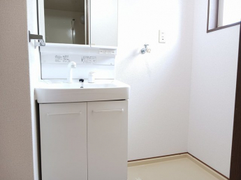 明るい洗面所です