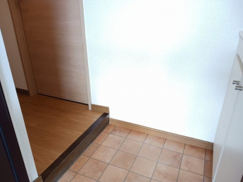 毎日通る玄関はこちらです
