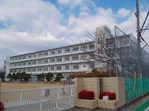 妻鹿小学校まで1200m