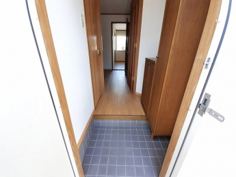 毎日通る玄関はこちらです