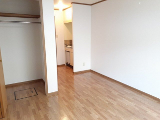 明るい色調の室内です