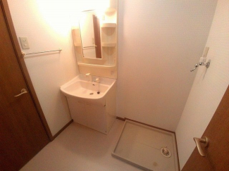 コンパクトで使いやすい洗面所