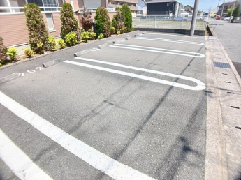 駐車場があるので、車を買う予定の方も安心です