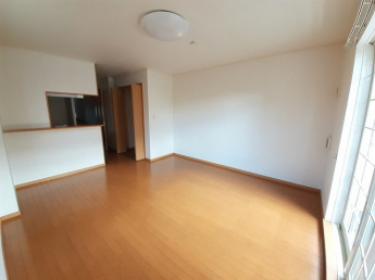 明るい色調の室内です
