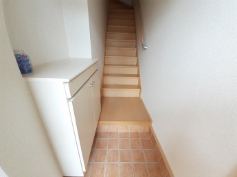 収納もある玄関です