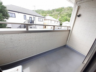 外からの目が気にならないバルコニーで洗濯物が干せます