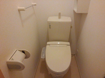 コンパクトで使いやすいトイレです