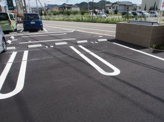 駐車場があるので、車を買う予定の方も安心です