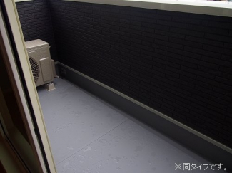 落ち着いた時間を過ごせるバルコニーです