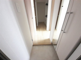 収納もある玄関です