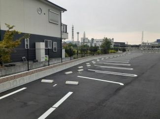駐車場があるので、車を買う予定の方も安心です