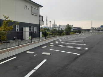 駐車場があるので、車を買う予定の方も安心です