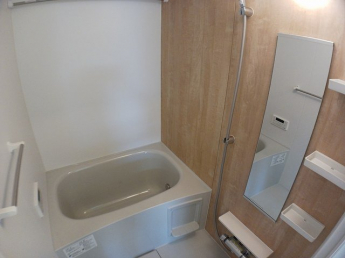コンパクトで使いやすいお風呂です