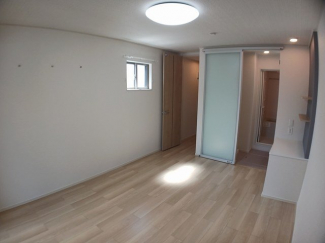 ゆったり過ごせる居間です