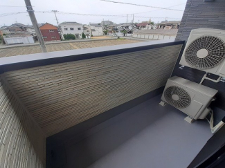 落ち着いた時間を過ごせるバルコニーです