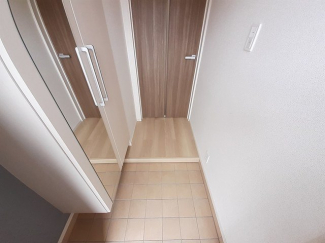 落ち着いた玄関です
