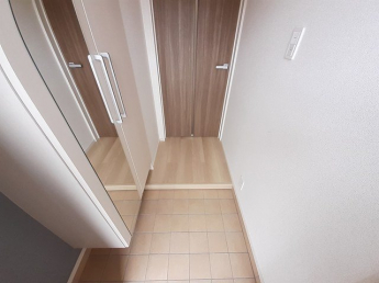 落ち着いた玄関です
