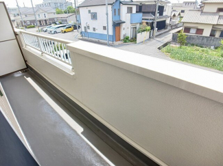 外からの目が気にならないバルコニーで洗濯物が干せます