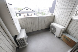 バルコニーからの眺めを楽しみながら食事をしませんか