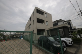 落ち着いた雰囲気の外観です
