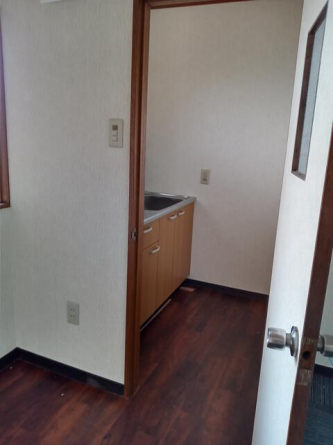 四国中央市妻鳥町の事務所の画像